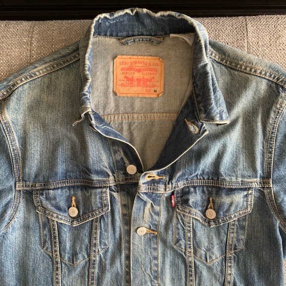 Levi’s Classic Medium Stonewashed Denim Jacket - Picture 5 of 6